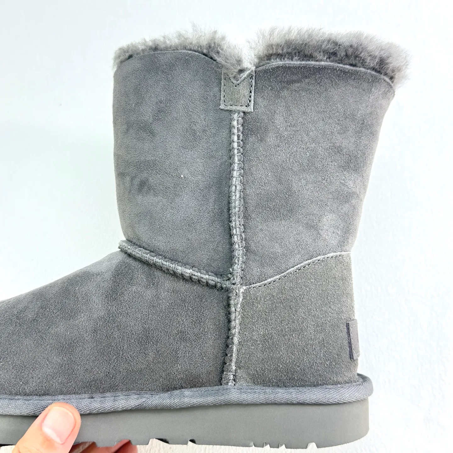Local 💰460 UGG 6226 mid-tube wooden buckle, classic style of Longfeng fur, Size 35 36 37 38 39 40